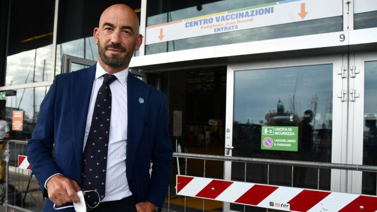 Coronavirus, lo scenario del Prof. Bassetti: “Picco di casi a Ferragosto, vi svelo cosa succederà dopo”