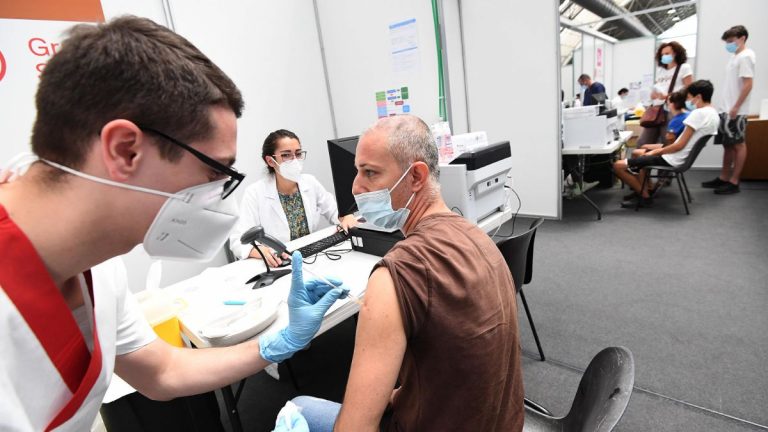 Coronavirus, ecco qual è il vaccino più efficace contro la variante Delta. Gli studi scientifici Coronavirus, ecco qual è il vaccino più efficace contro la variante Delta. Gli studi scientifici