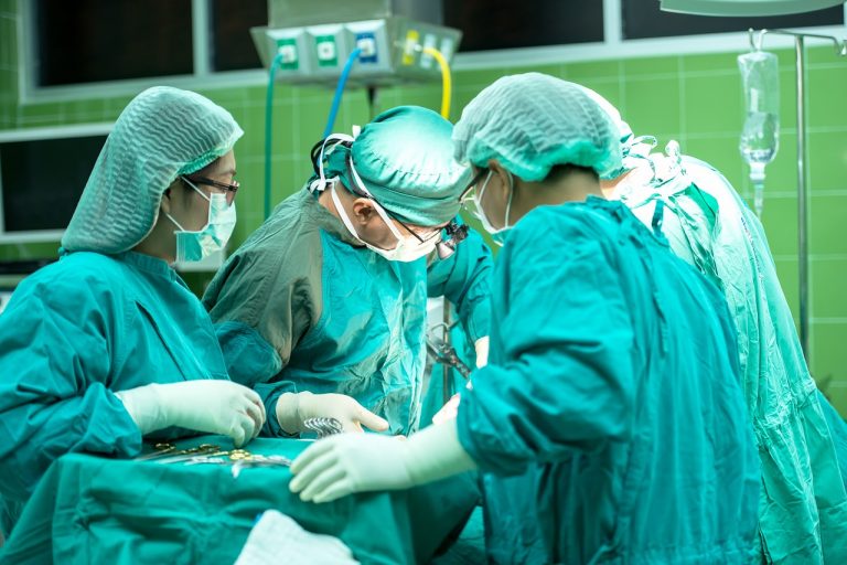 Coronavirus, individuato un focolaio in un ospedale: contagiati operatori e sanitari a Roma. Cosa sta succedendo Coronavirus, individuato un focolaio in un ospedale: contagiati operatori e sanitari a Roma. Cosa sta succedendo