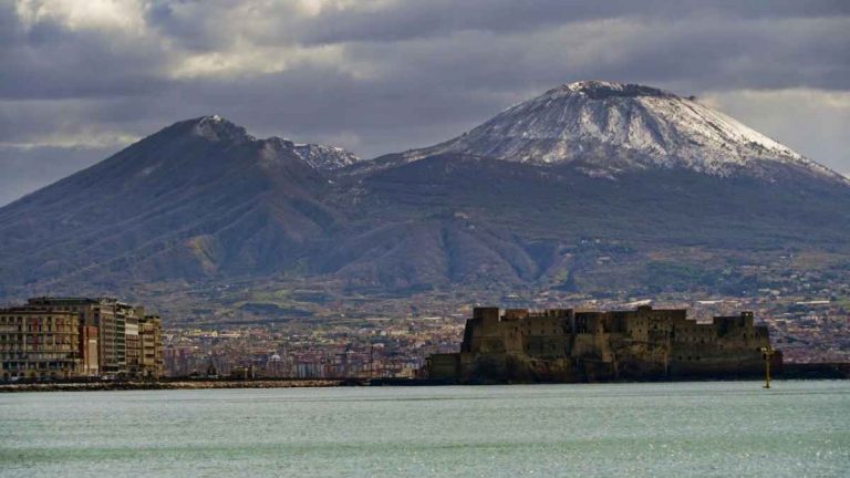 METEO NAPOLI – NUVOLOSITA’ irregolare e possibilità di qualche PIOGGIA, ecco le previsioni