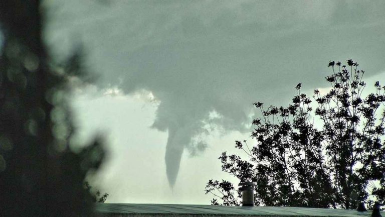 METEO – Violento MALTEMPO e TROMBA D’ARIA si abbatte su Siracusa, ALLAGAMENTI e TRAFFICO in TILT