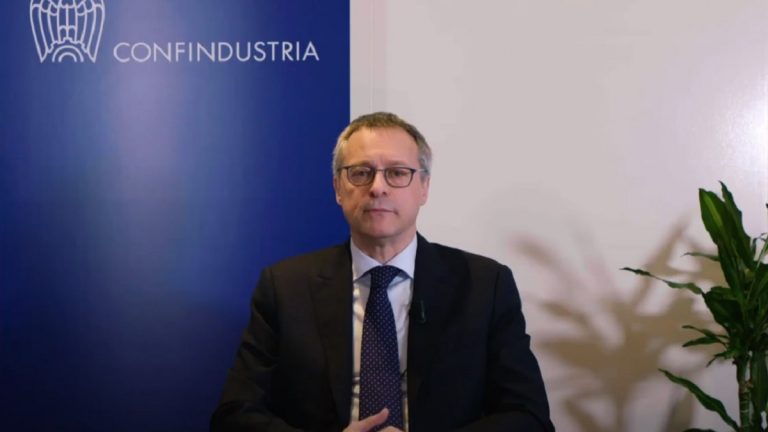 Green Pass, il presidente di Confindustria non ha dubbi: “Va reso obbligatorio sui luoghi di lavoro”