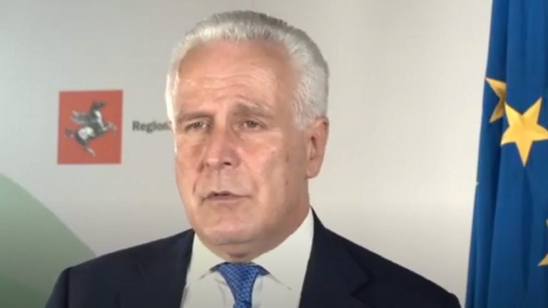 Il governatore della Toscana all’attacco di chi non si vaccina: “Li escluderemo dai luoghi pubblici” Il governatore della Toscana all’attacco di chi non si vaccina: “Li escluderemo dai luoghi pubblici”