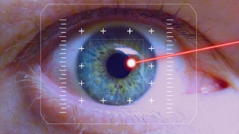 Ecco il sintomo che può preludere alla cecità e che non deve mai essere trascurato: i test per riconoscerlo