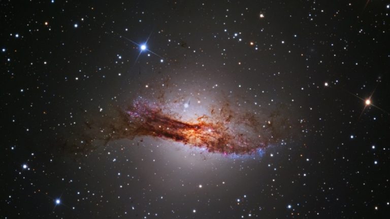 I telescopi immortalano le splendide immagini di una galassia vicina alla Via Lattea I telescopi immortalano le splendide immagini di una galassia vicina alla Via Lattea