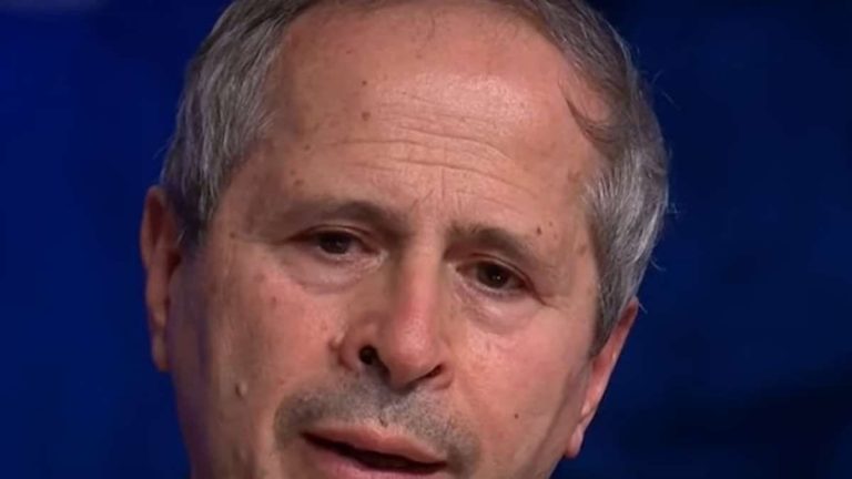 Obbligo vaccinale, Crisanti: “La copertura al 70% potrebbe non bastare” Obbligo vaccinale, Crisanti: “La copertura al 70% potrebbe non bastare”