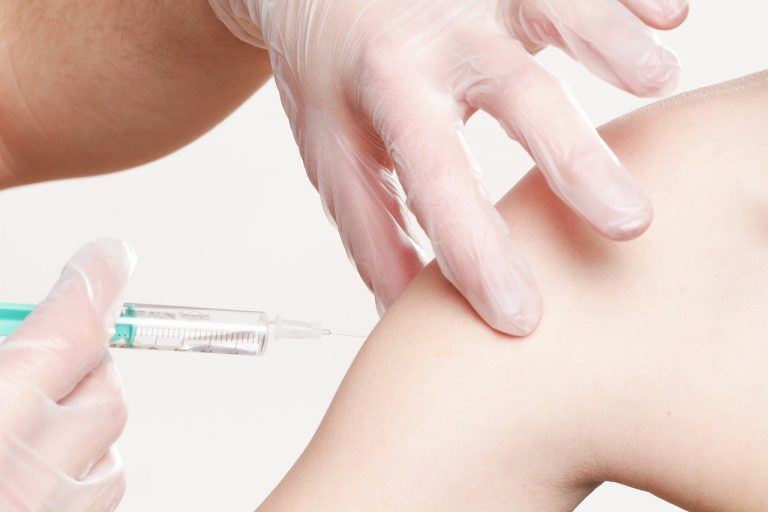 Moderna, in sperimentazione un nuovo vaccino che varrà anche contro l’influenza