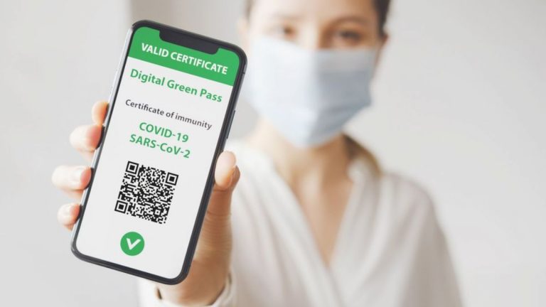 Green Pass, sarà obbligatorio per tutti i lavoratori pubblici e privati. Ecco quando si partirà Green Pass, sarà obbligatorio per tutti i lavoratori pubblici e privati. Ecco quando si partirà