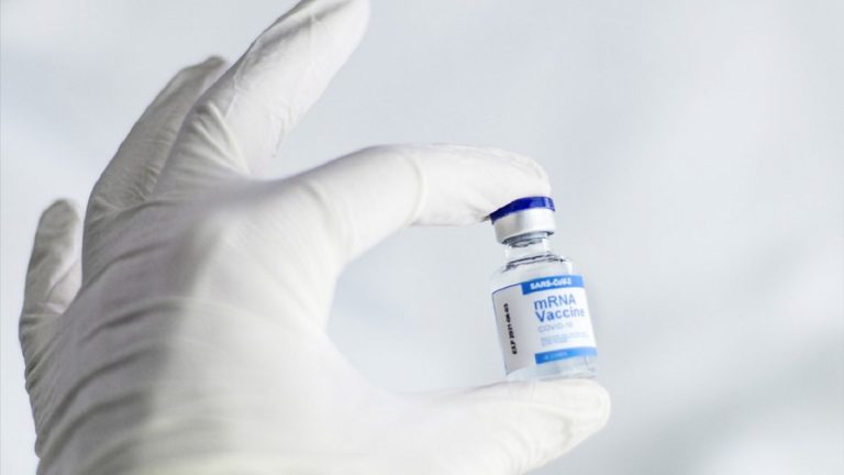 Vaccini, terza dose, da Oms e Fda una secca bocciatura: “Non serve” Vaccini, terza dose, da Oms e Fda una secca bocciatura: “Non serve”