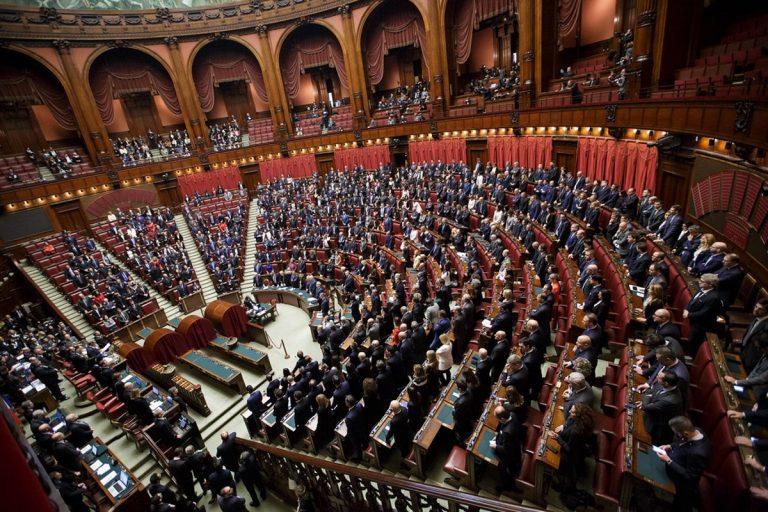 Coronavirus, le regole sul Green Pass varranno anche in Parlamento? L’annuncio di Roberto Fico Coronavirus, le regole sul Green Pass varranno anche in Parlamento? L’annuncio di Roberto Fico