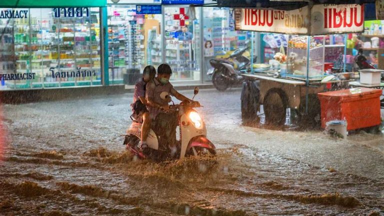 METEO – Violento MALTEMPO in Spagna provoca DANNI ed ESONDAZIONI in Provincia di Granada: alcune famiglie isolate