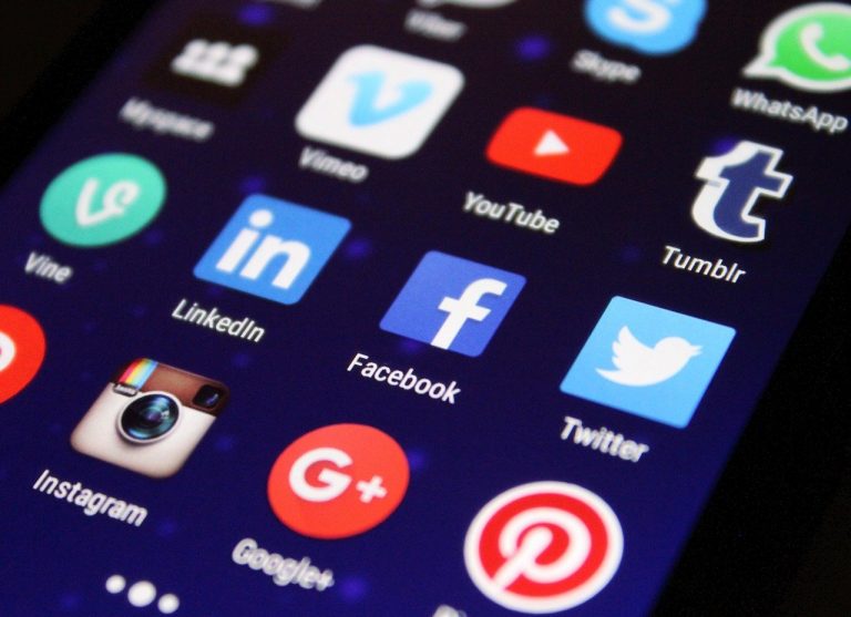 Facebook, Instagram e WhatsApp down, qual è il motivo? Ecco cos’è successo Facebook, Instagram e WhatsApp down, qual è il motivo? Ecco cos’è successo