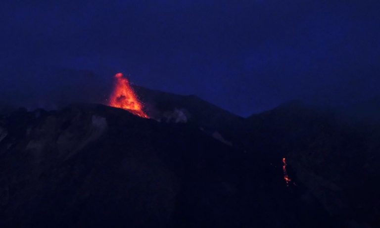 Forte esplosione e colata lavica: il vulcano Stromboli torna a farsi sentire. Ecco cos’è successo