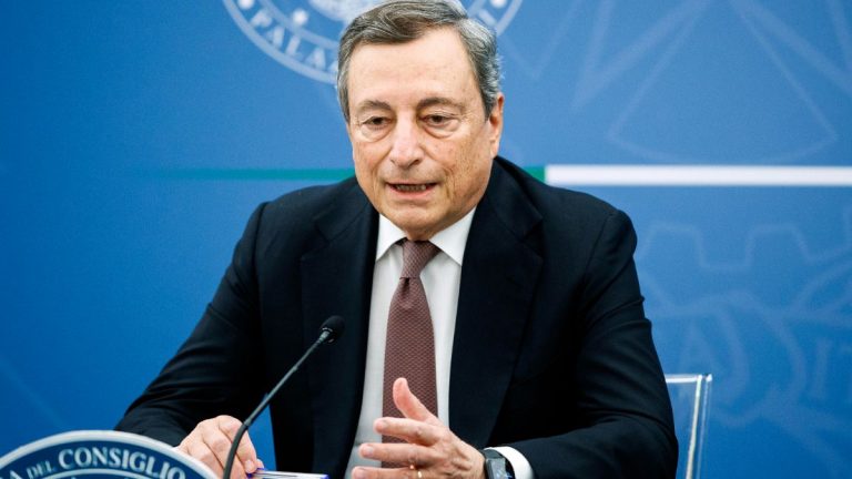Coronavirus, Mario Draghi: “Andremo avanti sul percorso di riapertura e nelle prossime settimane annunceremo…”