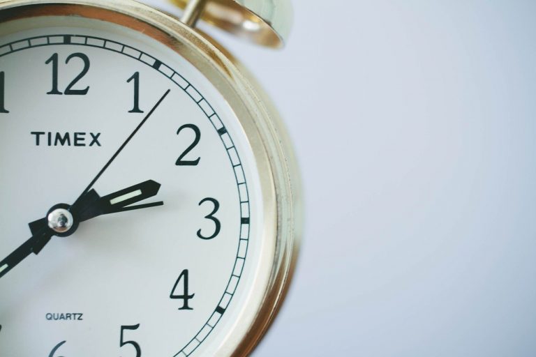 Ora solare 2021, ecco quando e come spostare le lancette dell’orologio. Tra pochi giorni il cambio di orario Ora solare 2021, ecco quando e come spostare le lancette dell’orologio. Tra pochi giorni il cambio di orario