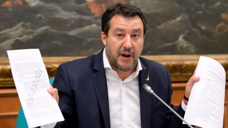 Coronavirus, obbligo Green Pass dal 15 ottobre: le linee guida per i dipendenti pubblici | La richiesta di Salvini Coronavirus, obbligo Green Pass dal 15 ottobre: le linee guida per i dipendenti pubblici | La richiesta di Salvini