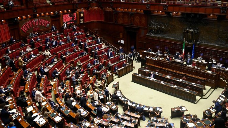 Coronavirus, mano dura del Green Pass anche in Parlamento: ecco cosa succederà ai senatori