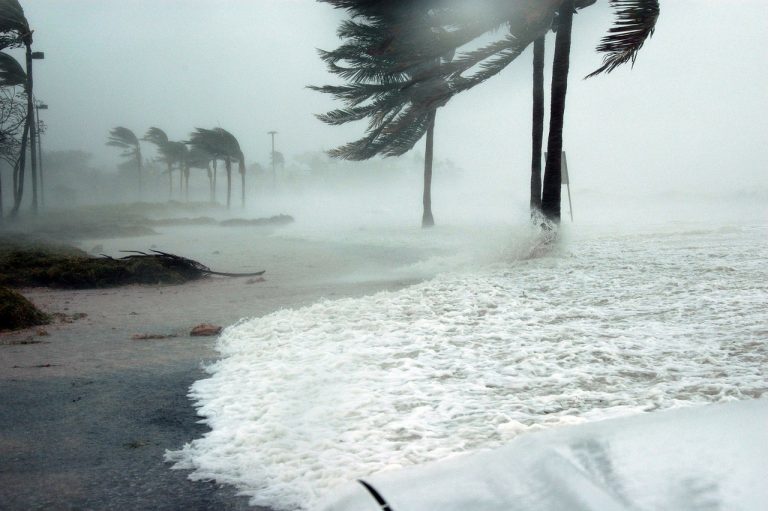 METEO – RAFFICHE di VENTO BURRASCOSE in arrivo in ITALIA fin sui 100km/h nel WEEKEND: i dettagli