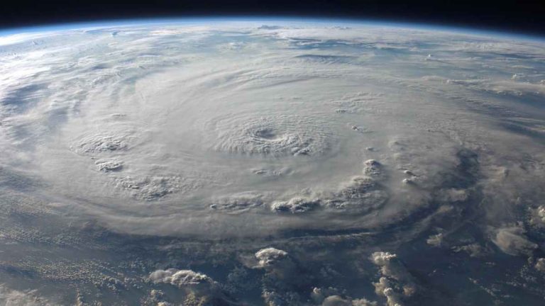 METEO – Maltempo, CICLONE MEDITERRANEO, colate di fango e FRANE tra Sicilia e Calabria: la possibile evoluzione