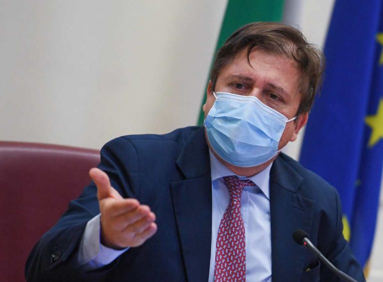 Coronavirus, Sileri annuncia: “Fino a fine anno resterà l’obbligo di…” Coronavirus, Sileri annuncia: “Fino a fine anno resterà l’obbligo di…”