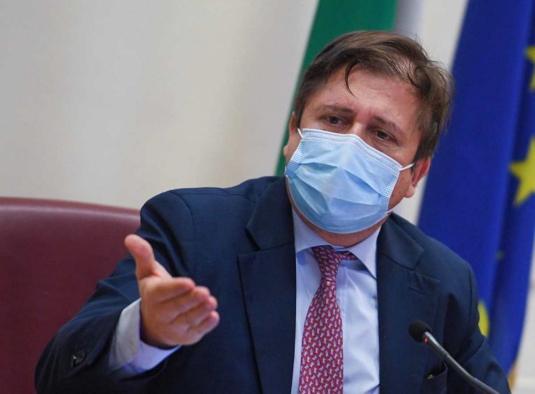 Coronavirus e terza dose, Sileri: “Priorità a chi ha fatto questo vaccino…”