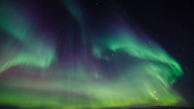 Possibile aurora boreale tra oggi e il 1° gennaio 2025: sarà visibile anche in Italia? Possibile aurora boreale tra oggi e il 1° gennaio 2025: sarà visibile anche in Italia?