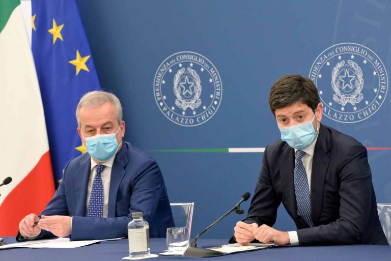 Coronavirus, Locatelli: “Vaccino Pfizer entro Natale ai bambini dai 5 agli 11 anni…” Coronavirus, Locatelli: “Vaccino Pfizer entro Natale ai bambini dai 5 agli 11 anni…”