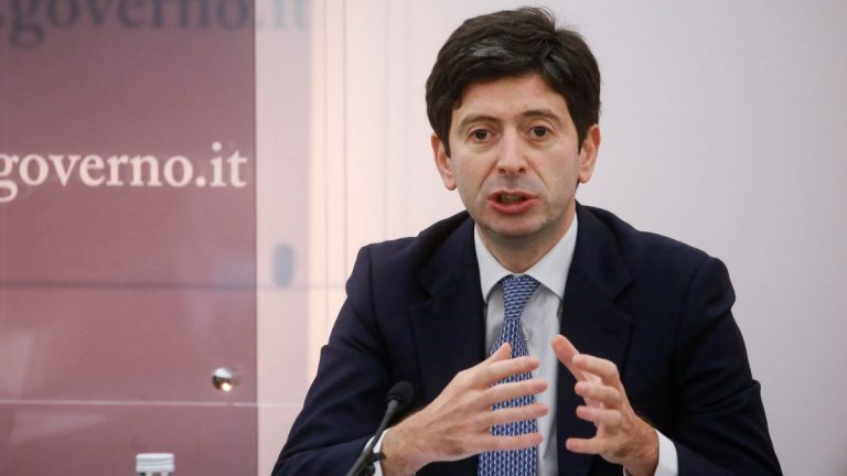 Coronavirus, Roberto Speranza ha firmato la nuova ordinanza: ecco cosa cambia dal 7 febbraio 2022 Coronavirus, Roberto Speranza ha firmato la nuova ordinanza: ecco cosa cambia dal 7 febbraio 2022