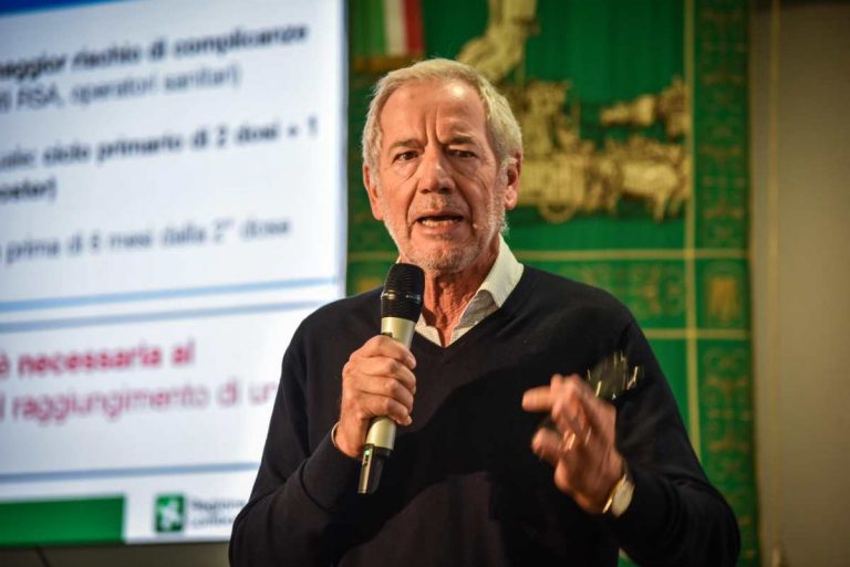 Coronavirus e vaccino, la proposta di Bertolaso: “Ritirare il Green Pass a chi rifiuta la terza dose…” Coronavirus e vaccino, la proposta di Bertolaso: “Ritirare il Green Pass a chi rifiuta la terza dose…”
