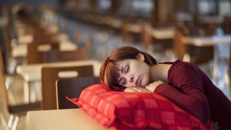 Dormire troppo può essere rischioso, ecco perché secondo un nuovo studio Dormire troppo può essere rischioso, ecco perché secondo un nuovo studio