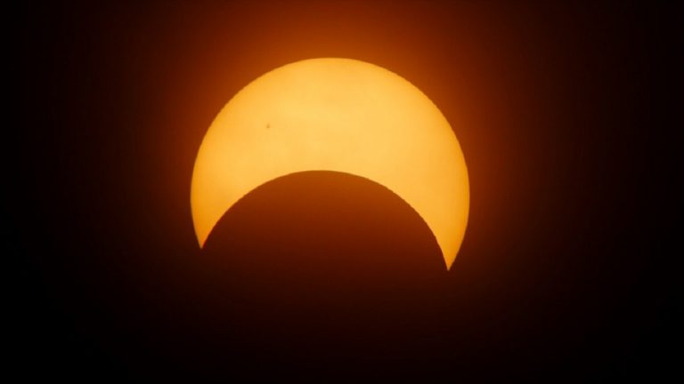Eclissi solare totale oggi, 4 dicembre 2021: tutte le info, quando sarà visibile e da quali zone