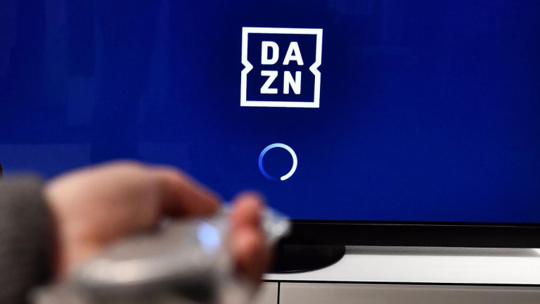 DAZN, tegola per gli abbonati: stop alla visione in contemporanea degli eventi, ecco da quando e cosa vuoldire