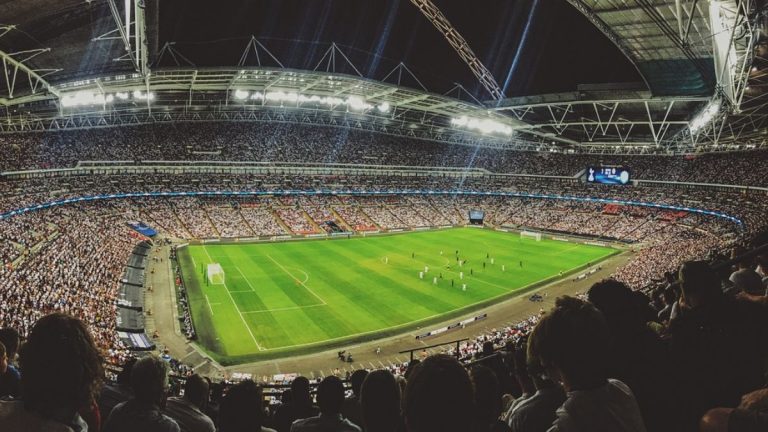 Coronavirus, ingresso allo stadio (e non solo) vietato ai non vaccinati? L’ipotesi del Governo