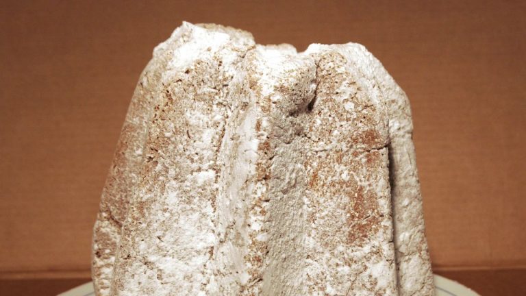 Allerta alimentare, ritirato lotto di una nota marca di pandoro: ecco per quale motivo e i rischi per la salute