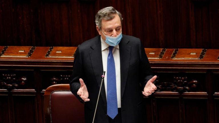 Coronavirus, restrizioni solo per i non vaccinati col cambio di colore e nessuna chiusura. Nuovo decreto in arrivo Coronavirus, restrizioni solo per i non vaccinati col cambio di colore e nessuna chiusura. Nuovo decreto in arrivo