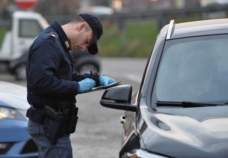 Coronavirus, torna l’autocertificazione: ecco in quali Comuni e quando serve Coronavirus, torna l’autocertificazione: ecco in quali Comuni e quando serve