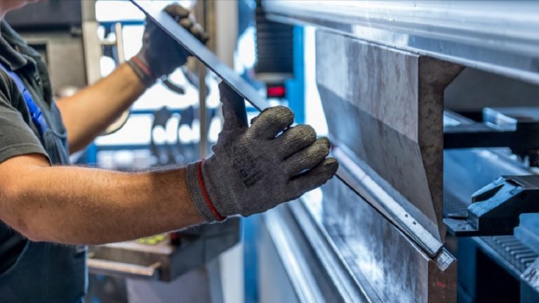 Valanga di arretrati in arrivo per i lavoratori col salario giusto: in arrivo l’emendamento che recupererà il potere d’acquisto dei salari