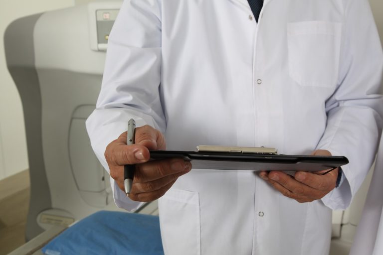 Antibiotico-resistenza, la nuova peste che fa 30 mila morti l’anno nell’Ue: l’Italia è maglia nera Antibiotico-resistenza, la nuova peste che fa 30 mila morti l’anno nell’Ue: l’Italia è maglia nera