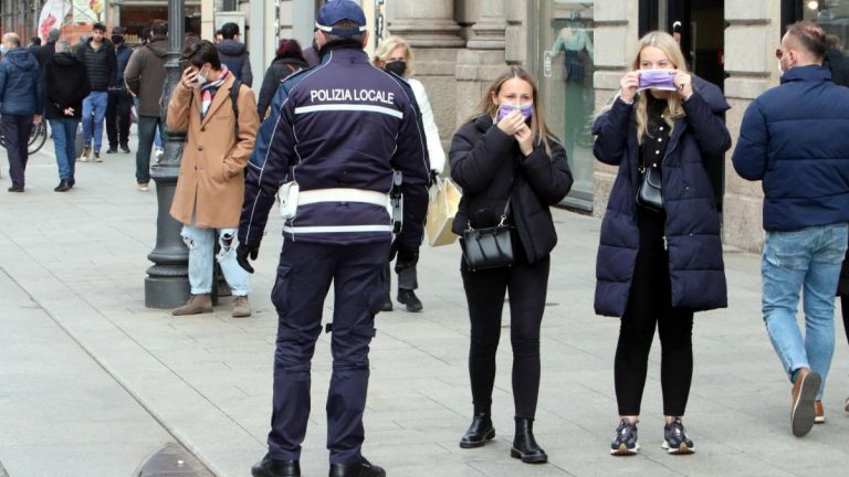 Coronavirus, ecco quali regioni rischiano di passare in zona gialla a breve Coronavirus, ecco quali regioni rischiano di passare in zona gialla a breve