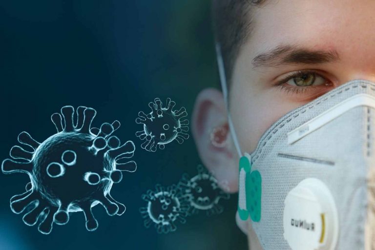 Coronavirus, l’avvertimento dei Prof. Pregliasco e Abrignani: “Omicron contagerà tutti, ecco cosa si dovrà fare”
