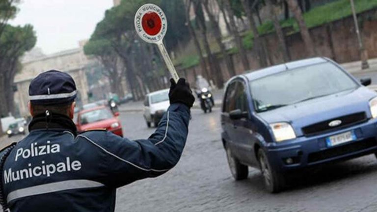 Blocco auto Roma, stop definitivo ai veicoli Euro 4: ecco da quando e perché