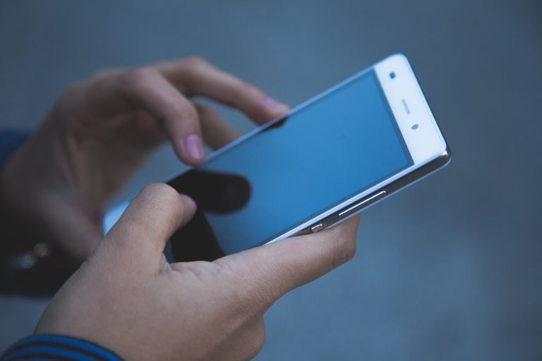 Cellulare, ecco perché la batteria potrebbe scaricarsi molto in fretta Cellulare, ecco perché la batteria potrebbe scaricarsi molto in fretta