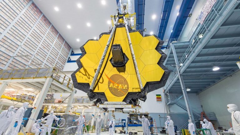 Telescopio James Webb, scudo termico dispiegato con successo: tutti i dettagli Telescopio James Webb, scudo termico dispiegato con successo: tutti i dettagli
