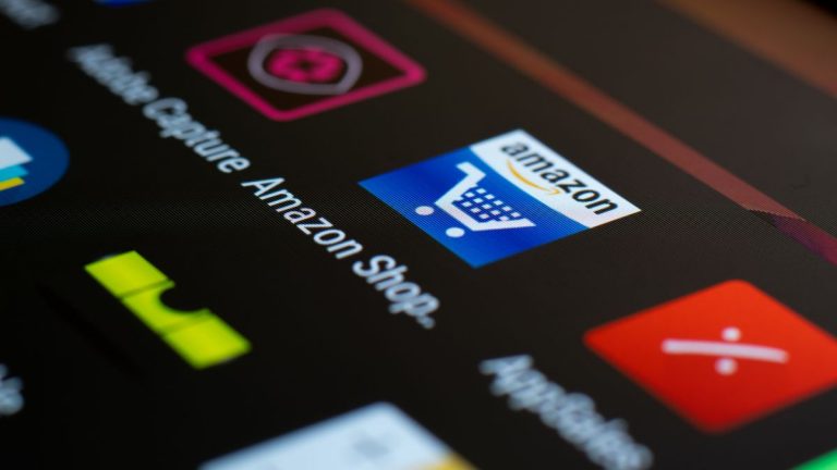 Amazon, ecco la grande novità per la consegna dei pacchi di valore Amazon, ecco la grande novità per la consegna dei pacchi di valore