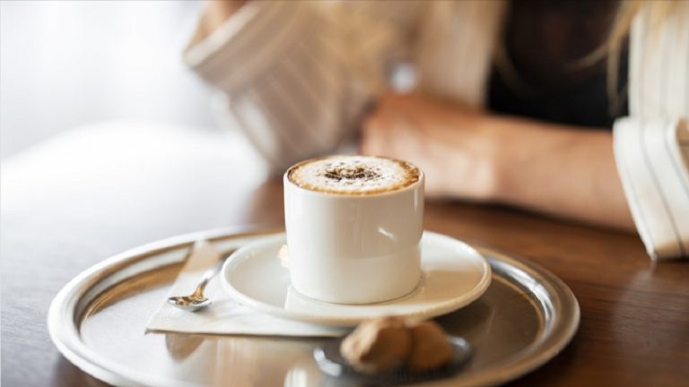 “Abolite queste abitudini sbagliate a colazione”: l’appello di un noto nutrizionista “Abolite queste abitudini sbagliate a colazione”: l’appello di un noto nutrizionista