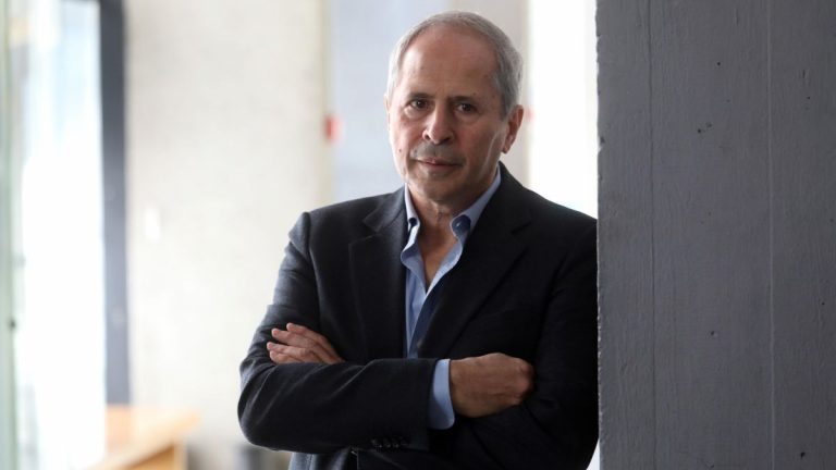 Coronavirus, Andrea Crisanti avverte: “Nuove varianti? Più infettive per i vaccinati…”