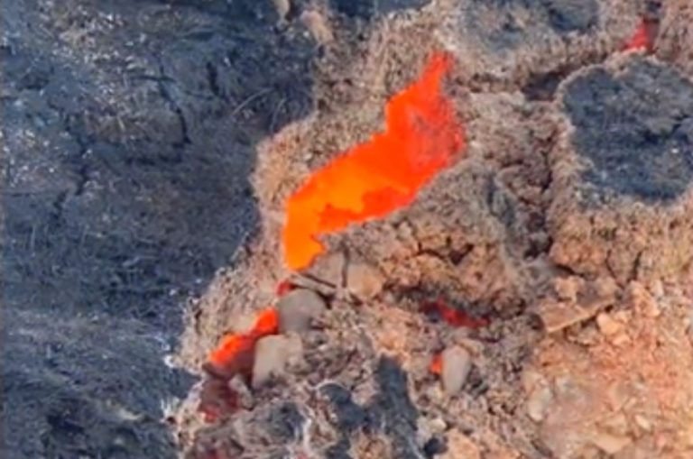 Roccia fusa simile a lava in una cavità nel terreno: preoccupazione tra i residenti. Ecco cosa sta succedendo in Scozia