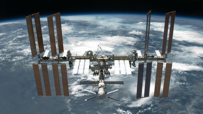 Stasera la Stazione Spaziale Internazionale (ISS) sarà visibile ad occhio nudo in tutta Italia: ecco come e quando vederla