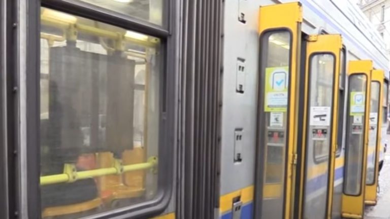 Sciopero trasporti domani, martedì 8 marzo 2022: treni, bus e metro a rischio. Orari e info stop mezzi Roma, Milano, Napoli e Torino – Meteo Sciopero trasporti domani, martedì 8 marzo 2022: treni, bus e metro a rischio. Orari e info stop mezzi Roma, Milano, Napoli e Torino – Meteo