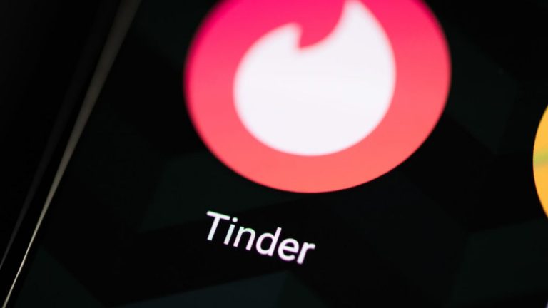 Tinder, grazie a questa novità gli appuntamenti saranno più sicuri: ecco il nuovo strumento